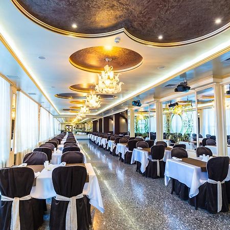 Royal Palace Hotel Алматы Экстерьер фото