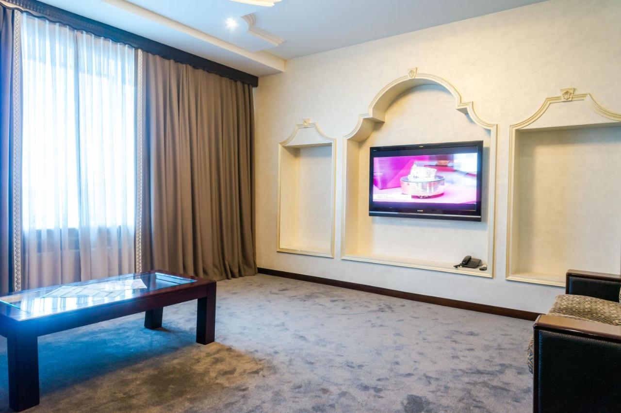 Royal Palace Hotel Алматы Экстерьер фото