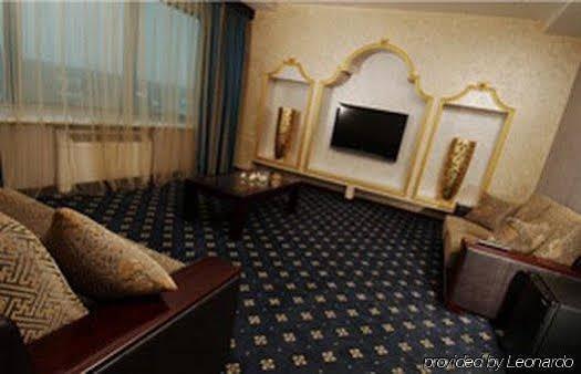 Royal Palace Hotel Алматы Экстерьер фото