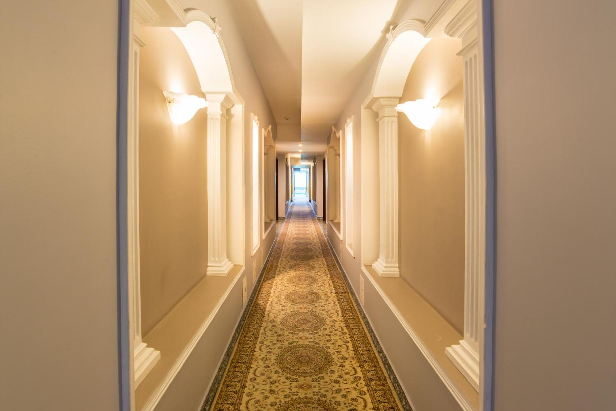 Royal Palace Hotel Алматы Экстерьер фото